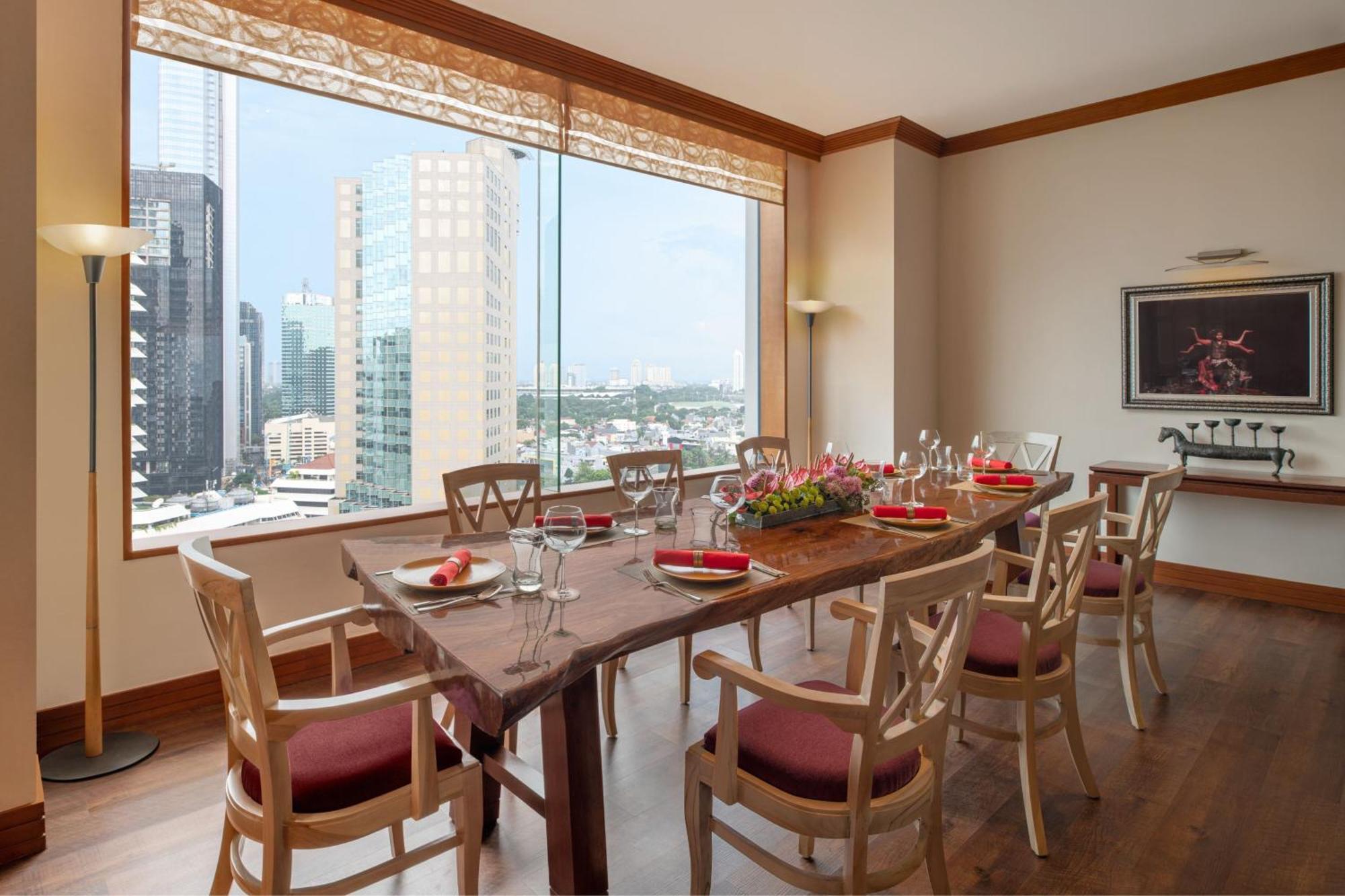 Le Meridien Hotel 5*